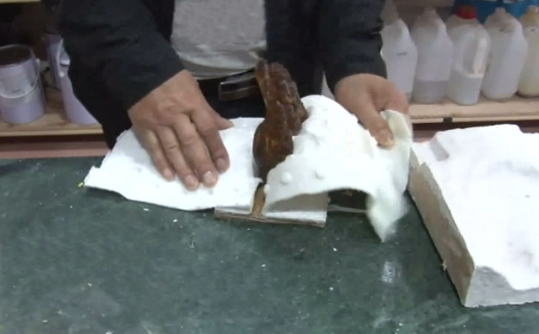 硅橡膠模具分模有什么技巧？