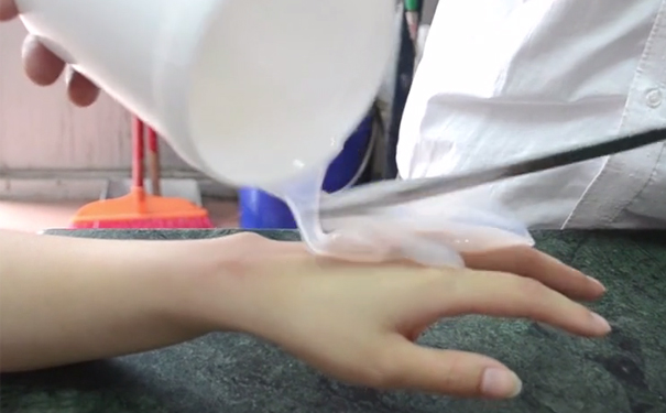 人體硅膠可以直接貼在人體皮膚上嗎？